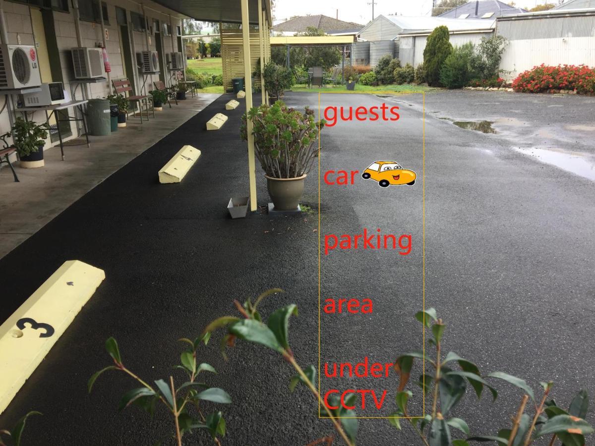Riverside Motel 3*