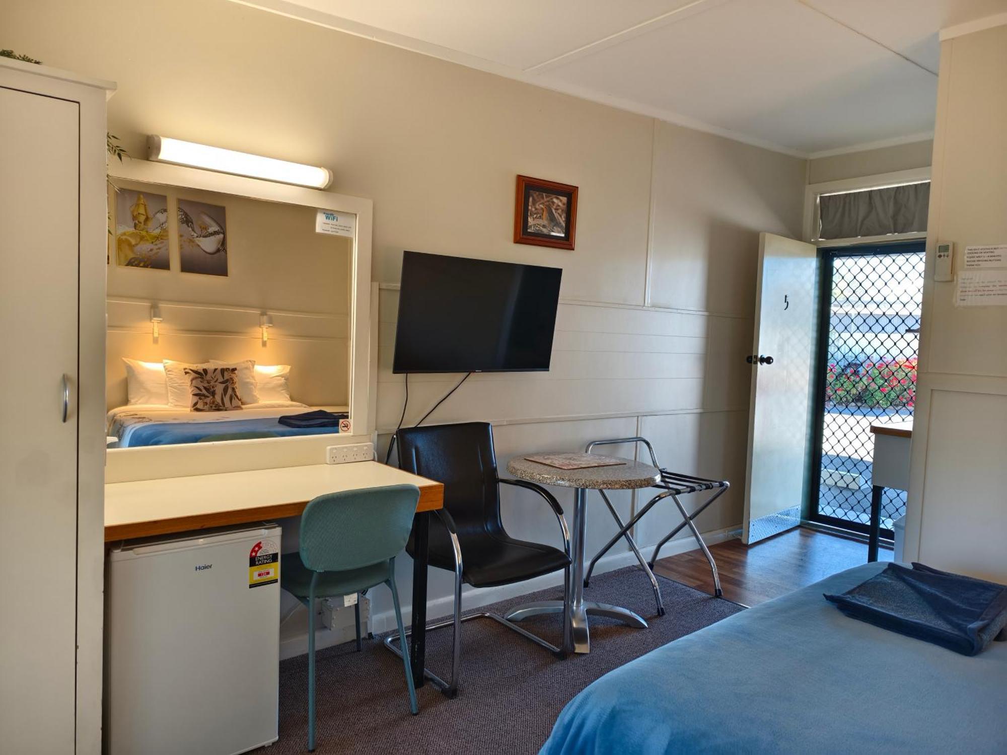 Riverside Motel Donald
