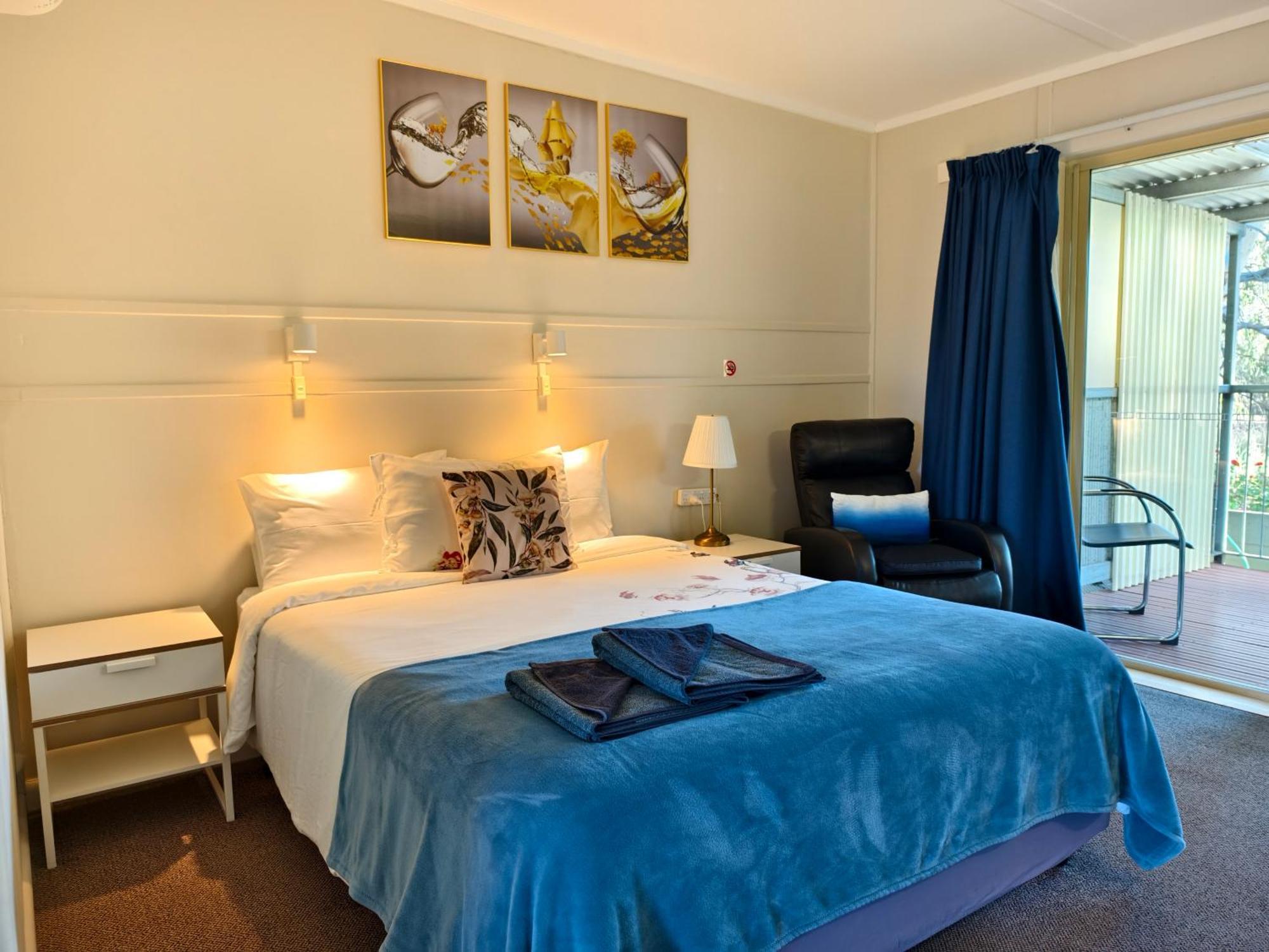 Riverside Motel 3*